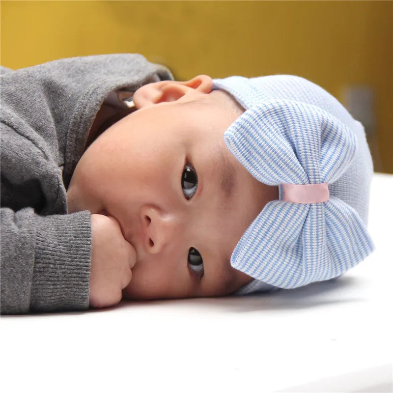Bonnets bébé avec nœud